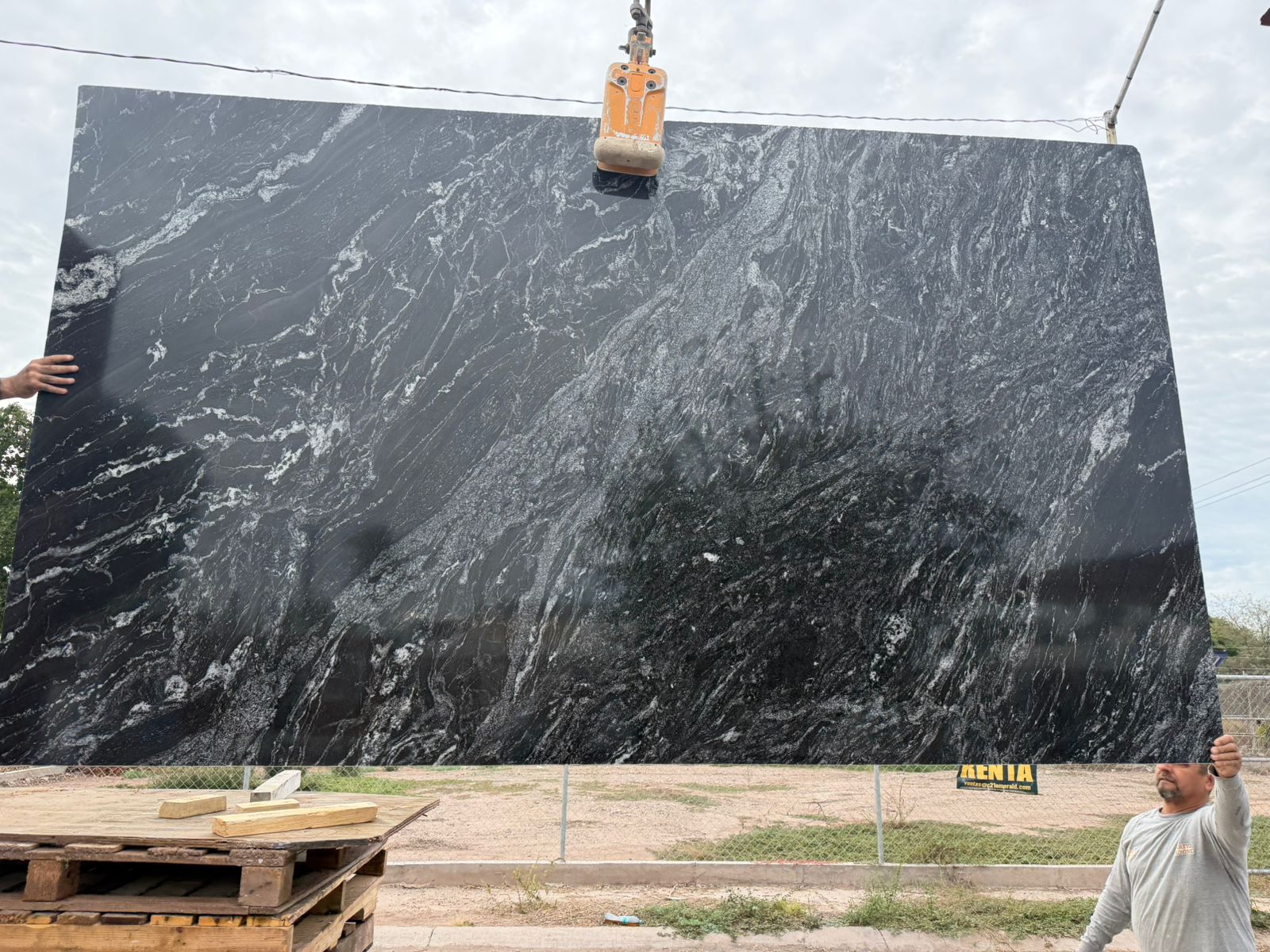 Black forest 3.20 x 1.90 acabado pulido y brillado Image